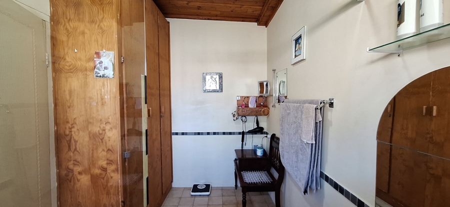 4 Bedroom Property for Sale in Albertinia Western Cape